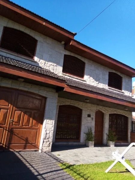 Casas, chalets en Venta — Bermejo 1968