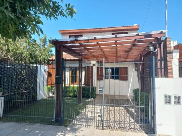 Casas, chalets en Venta — grecia 500