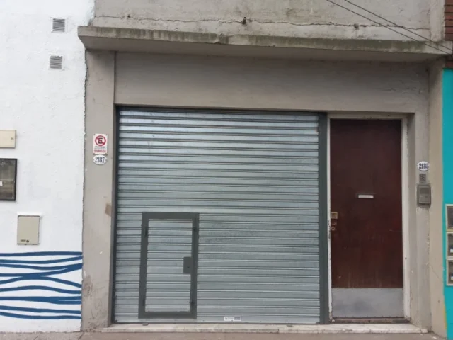 Locales en Alquiler — Juan b justo al 2100