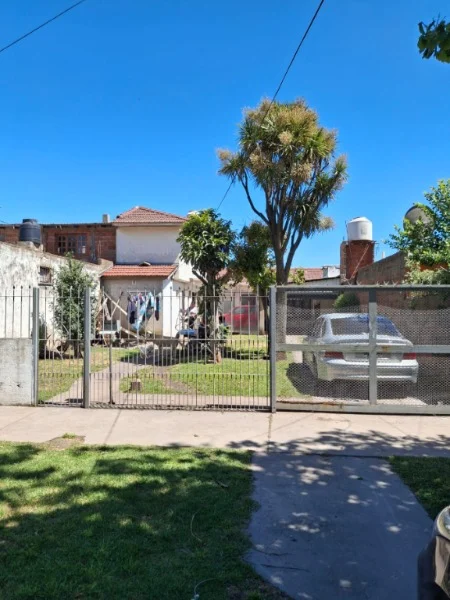 Casas, chalets en Venta — carlos Gardel 1600