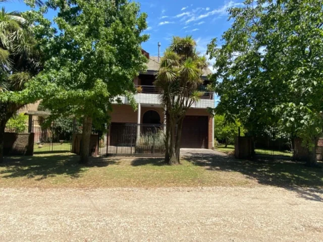 Casas, chalets en Venta — Aragon 8906