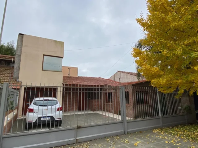 Casas, chalets en Venta — Mugaburu 6000