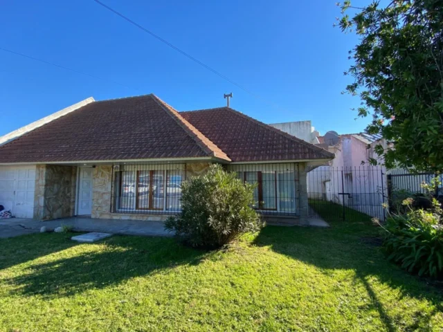 Casas, chalets en Venta — Fray mamerto Esquiu 1025