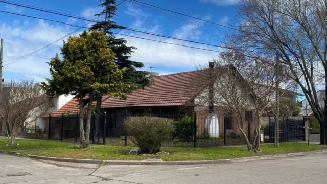 Casas, chalets en Alquiler — Padraza 695