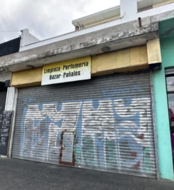 Locales en Alquiler — Tejedor 2100