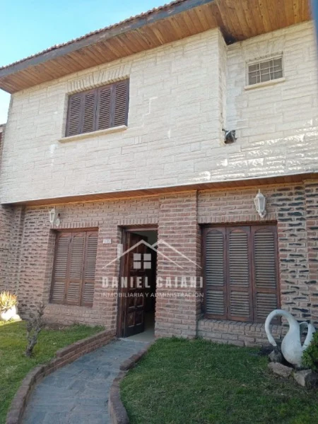 Casas, chalets en Alquiler — 3 de Febrero 10064