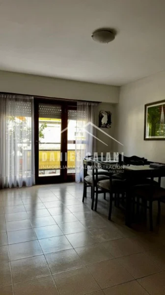 Departamentos, pisos y semipisos en Alquiler — Entre Rios 3100