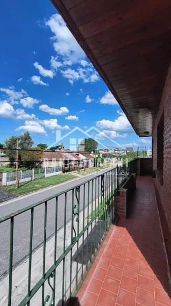 Casas, chalets en Alquiler — Quintana 6462