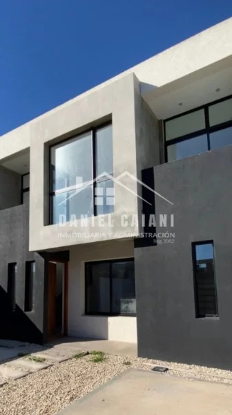 Dúplex en Venta — Santa Maria de Oro 3400