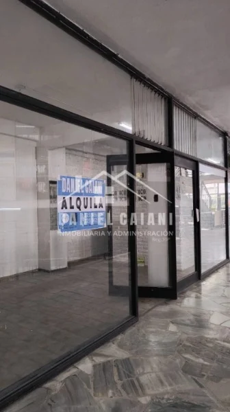 Locales en Alquiler — Av. Luro 3200