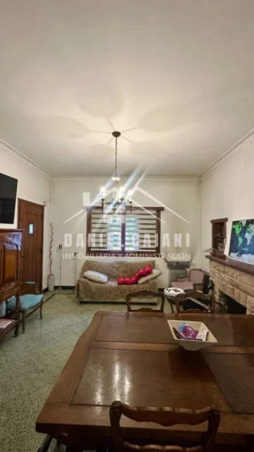 Casas, chalets en Venta — Chacabuco 4099