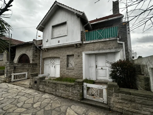 Casas, chalets en Venta — Rawson 1100