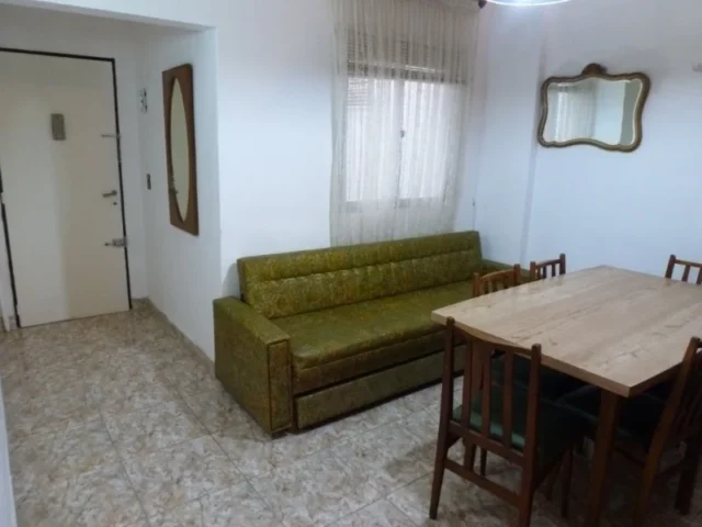 Departamentos, pisos y semipisos en Venta — Moreno 2665