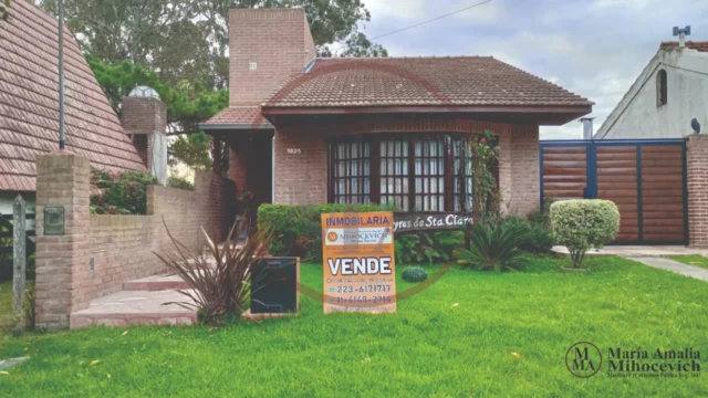 Casas, chalets en Venta — Av. Mentón 1025