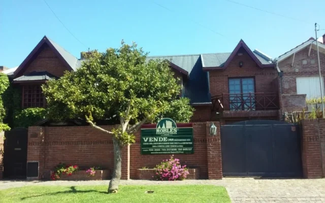 Casas, chalets en Venta — Sagastizabal 4400