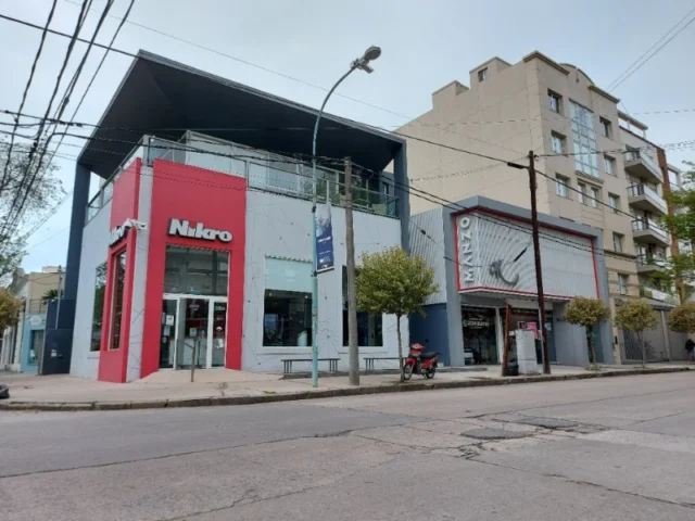 Locales en Venta — Olavarria esquina Garay