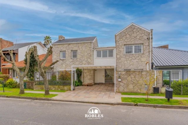 Casas, chalets en Venta — Quintana 1425