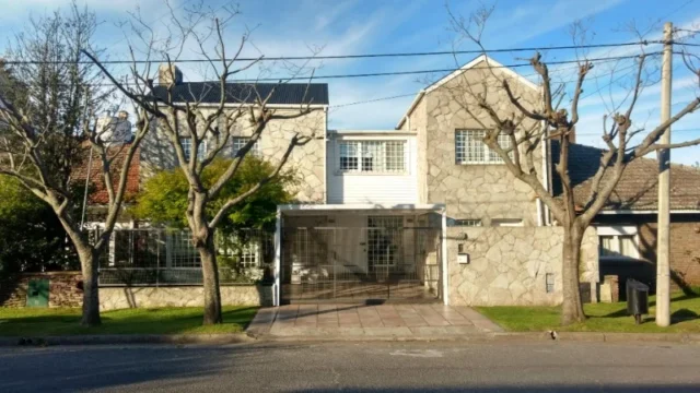 Casas, chalets en Venta — Quintana 1425