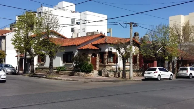 Casas, chalets en Venta — Castelli 2602