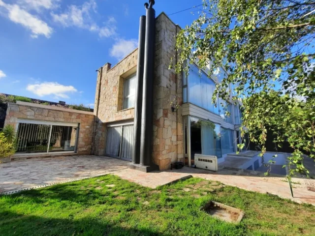 Casas, chalets en Venta — Primera Junta esq. Güemes