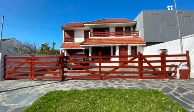 Casas, chalets en Venta — Mosconi 1940