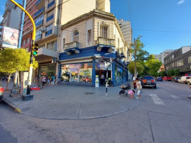 Locales en Venta — Av. Luro esquina Salta