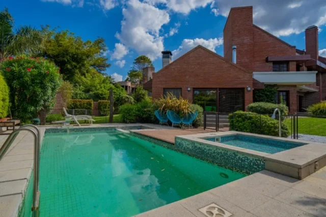 Casas, chalets en Venta — Mendoza 3660