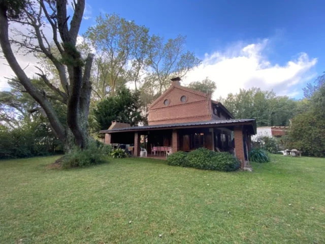 Casas, chalets en Venta — San Isidro 915