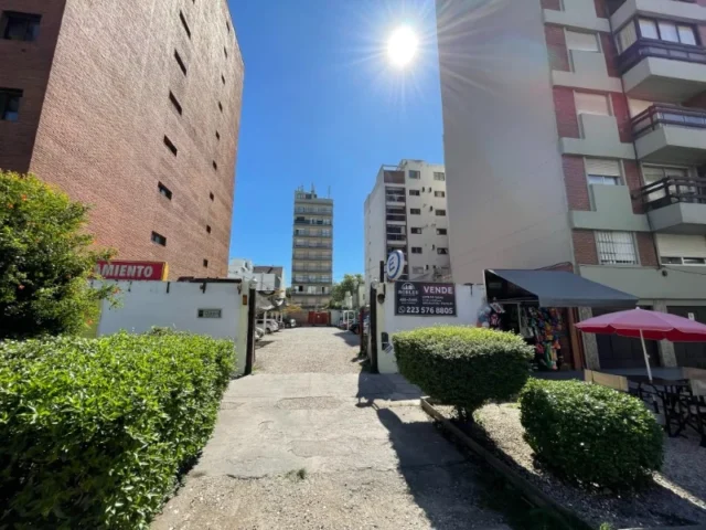 Lotes y terrenos en Venta — Av.Independencia 831
