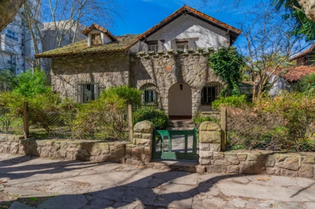 Casas, chalets en Venta — Olavarria 2320
