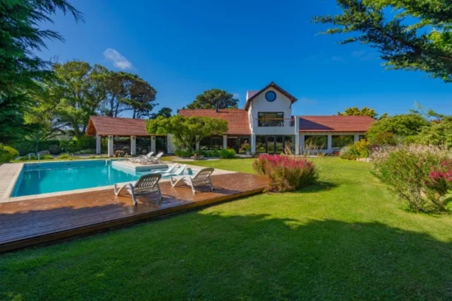 Casas, chalets en Venta — Floreal Gorini 349
