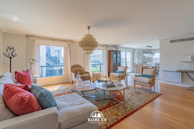 Departamentos, pisos y semipisos en Venta — Sarmiento 3223