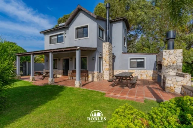 Casas, chalets en Venta — C. 12 4250