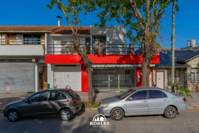 Locales en Venta — Av. Jara 672