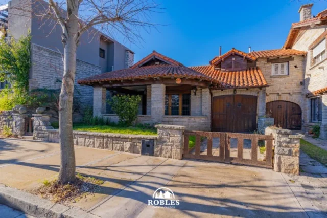 Casas, chalets en Alquiler — Viamonte 2716