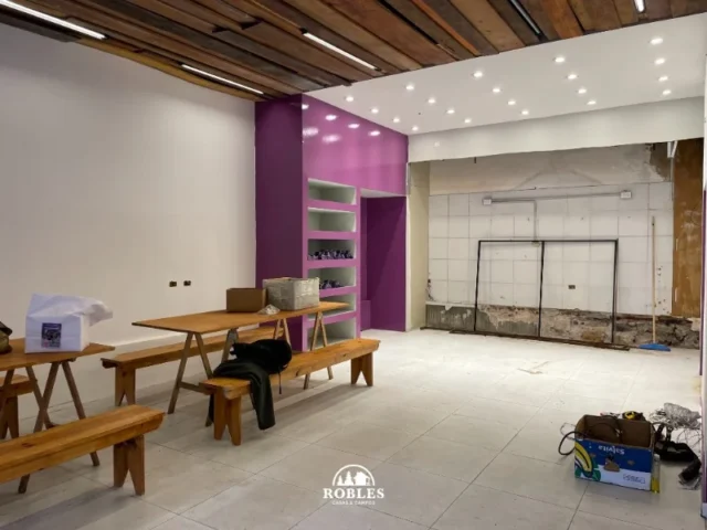 Locales en Venta — Luro 4144