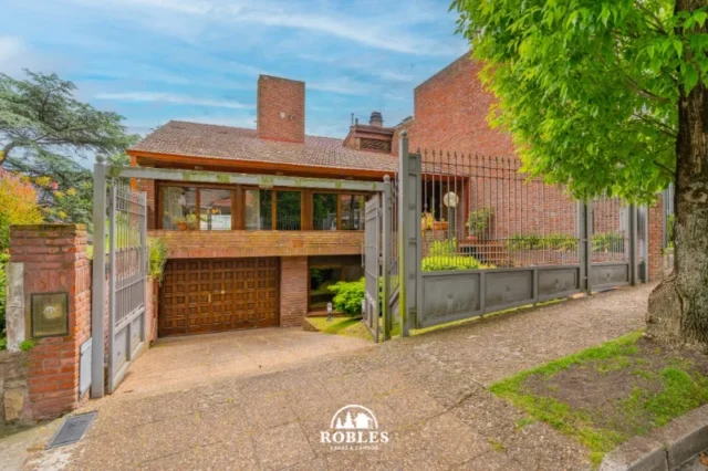 Casas, chalets en Venta — Viamonte 2459