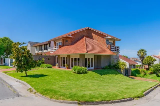 Casas, chalets en Venta — Azcuenaga 1392