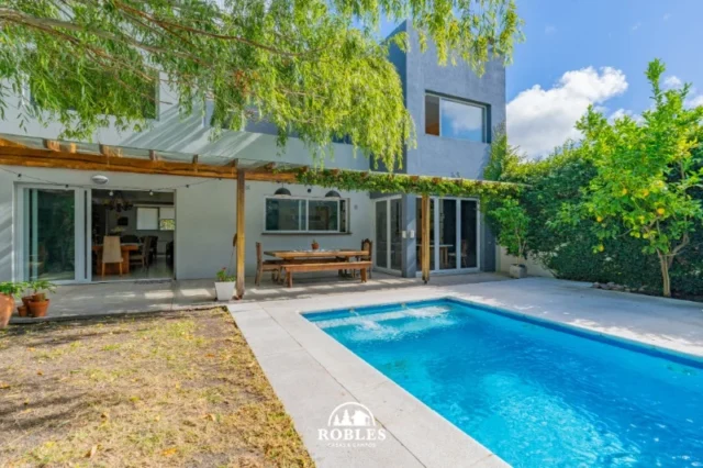 Casas, chalets en Venta — San Lorenzo 831