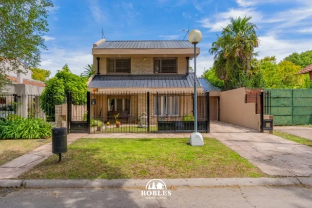 Casas, chalets en Venta — Florisbelo Acosta 4542