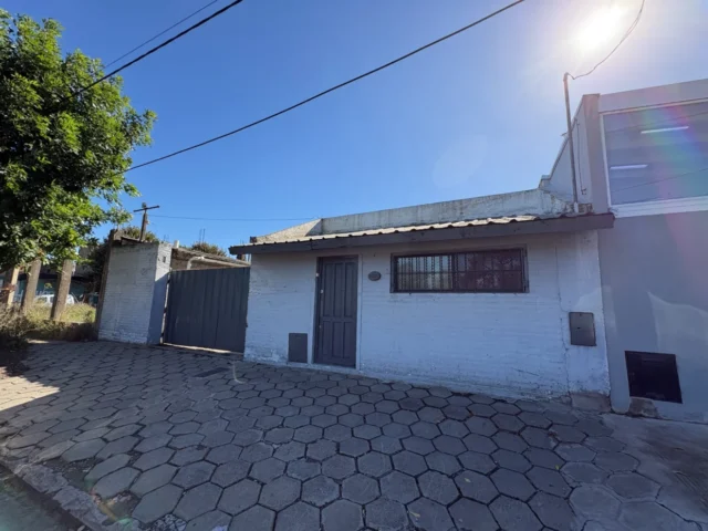 Casas, chalets en Venta — luro 8383