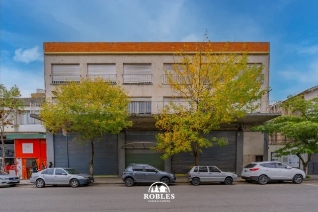 Locales en Alquiler — 12 de Octubre 3160