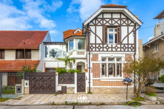 Casas, chalets en Venta — Paunero 2376