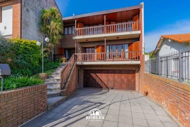 Casas, chalets en Venta — las heras 4542