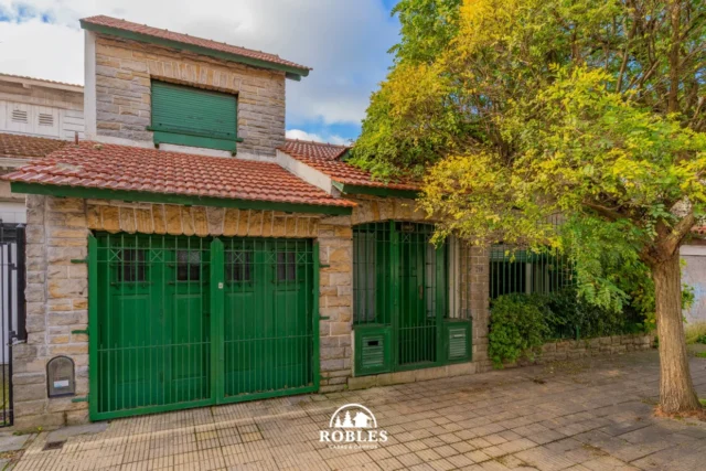 Casas, chalets en Venta — Roca 219