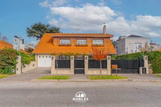 Casas, chalets en Venta — Saavedra 1330