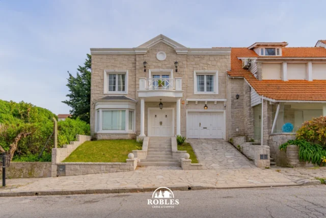 Casas, chalets en Venta — Aristobulo del Valle 3231