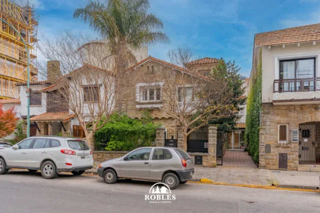Casas, chalets en Venta — Santiago del estero 2655