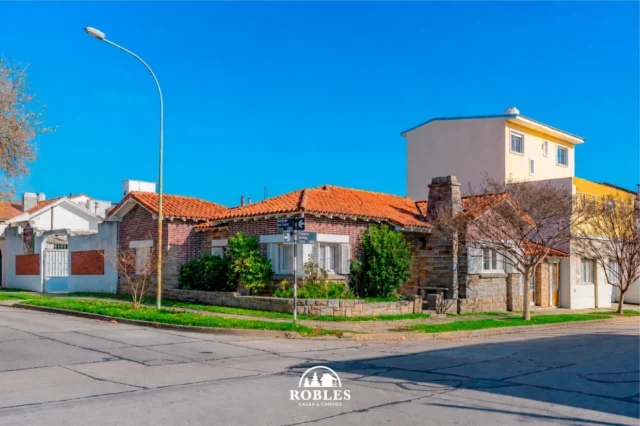 Casas, chalets en Venta — Primera Junta 2506