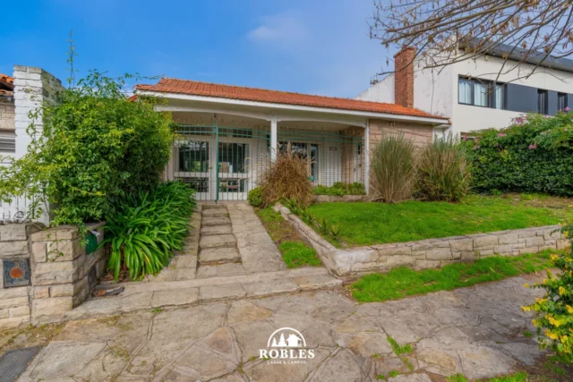 Casas, chalets en Venta — Pellegrini 3940